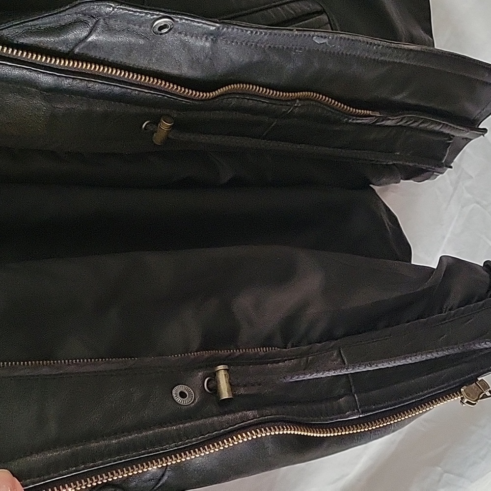 Leather coat - Picture 4 of 11